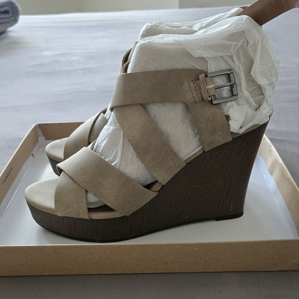 Taupe Indigo rd. 8M Wedges - Picture 6 of 9